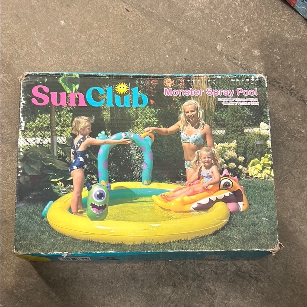 SunClub Monster Spray Pool